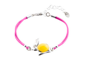 Girls' pink bracelet with milky bunny amber