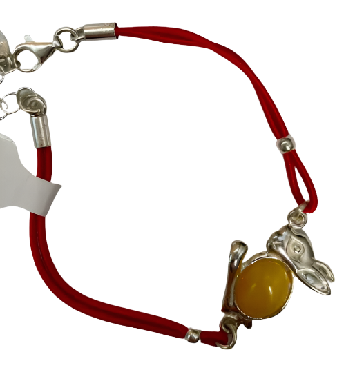 Girls' red bracelet with milky bunny amber