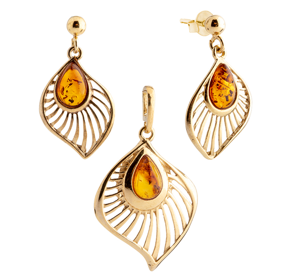 Set of gold plated hanging earrings and pendant with Baltic amber
