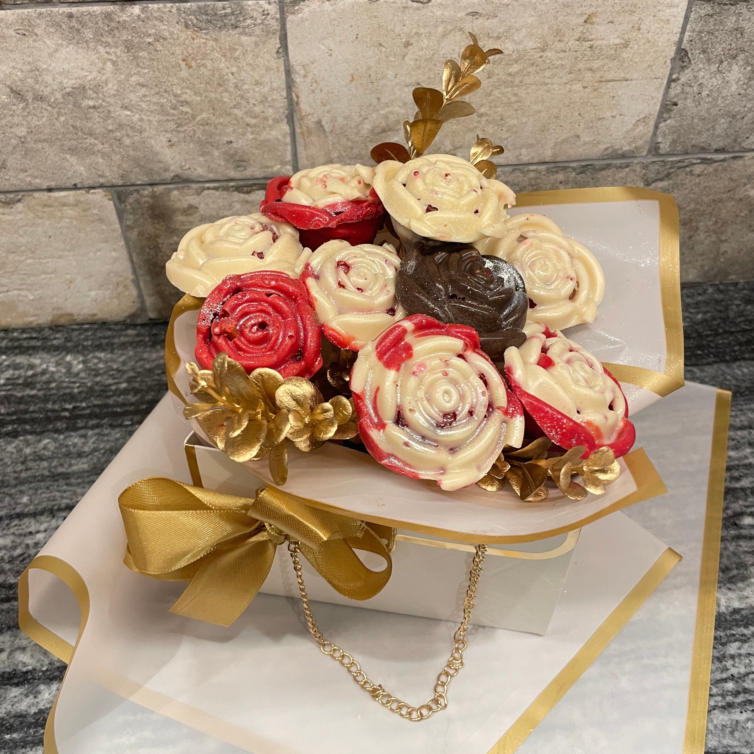 CHOCOLATE COVERED STRAWBERRIES GIFT BASKET