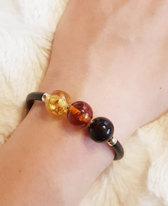 A beautiful adjustable bracelet with a built-in spring with Baltic amber balls in three colors