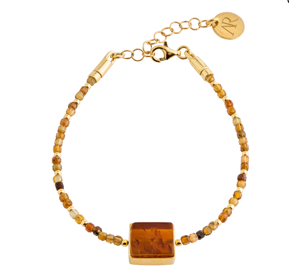 Cognac chain bracelet decorated with cognac square shaped amber
