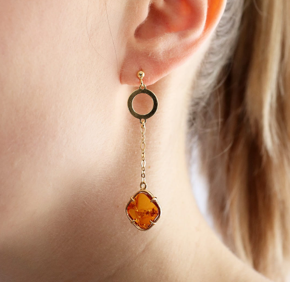 Fashionable hanging gold plated 925 silver earrings (asymmetrical) with Baltic amber and clover